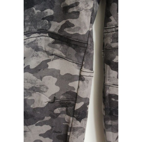 Spanx Camo Twill Cargo Jogger Pants Sz L Pull-on Pockets Stretch NWT - Picture 3 of 9
